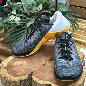 Nike Metcon 5 “Laser‎ black Team Orange” (ao2982-081) Women’s Size 8